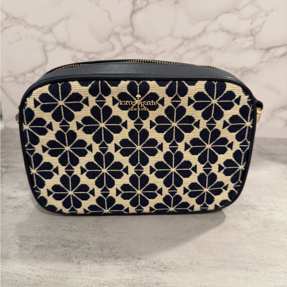 Croosbody Kate spade. No details, like new